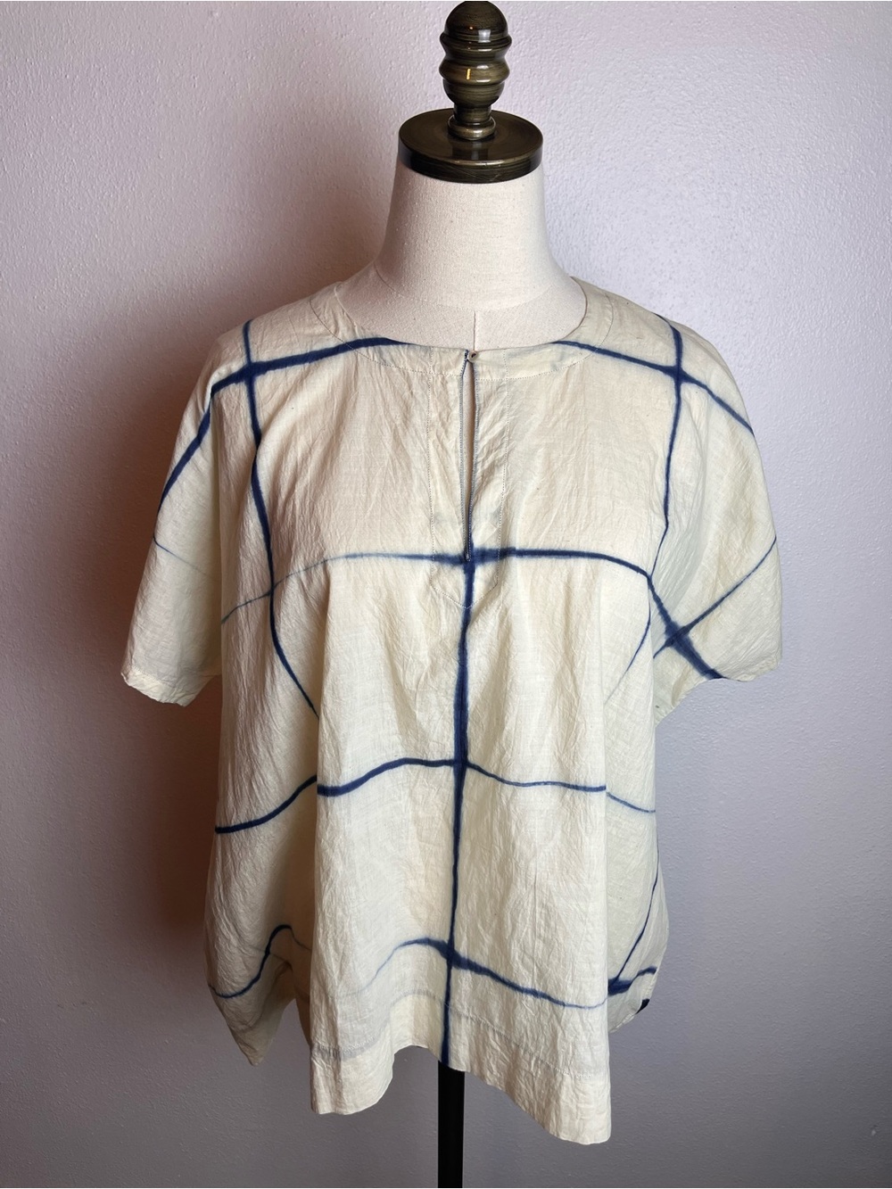 Injiri Cream Short-Sleeve Boxy Top with Navy Grid Lines 100% Cotton